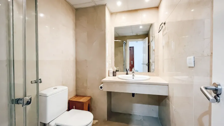 Apartamento de 2 dormitorios en Marbella, Spain No. 590 № 9
