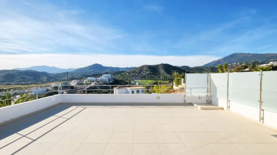 Villa de 4 dormitorios en Benahavís, Spain No. 261