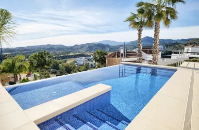 Villa de 4 dormitorios en Benahavís, Spain No. 440