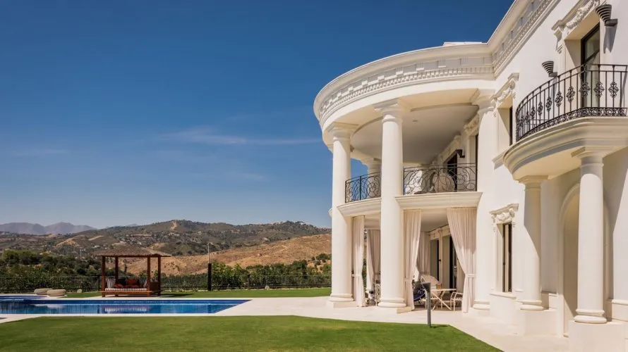 Villa de 7 dormitorios en Marbella, Spain No. 340 № 1