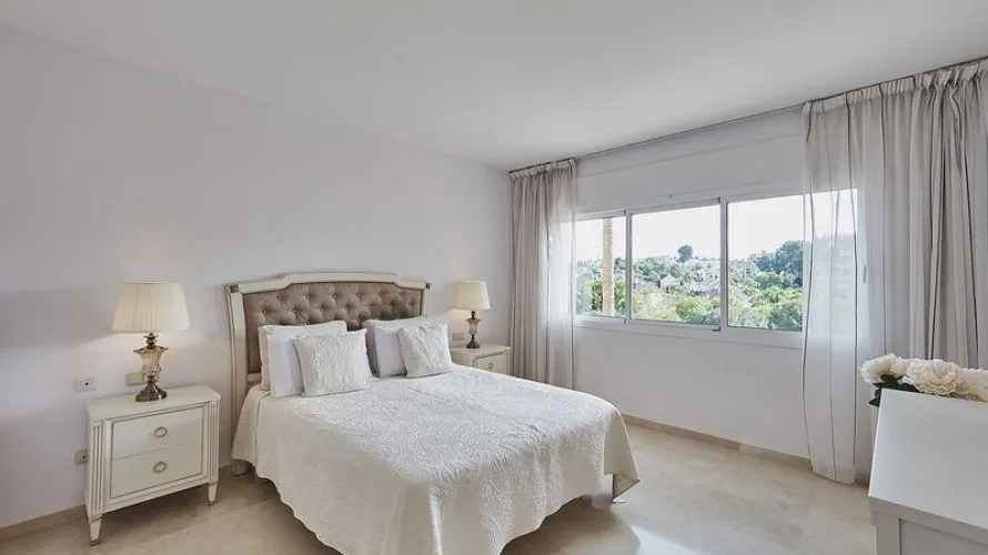 Apartamento de 2 dormitorios en Marbella, Spain No. 549 № 17