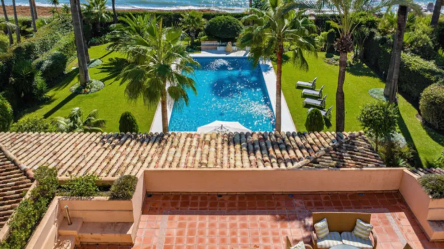 Сasa de 9 dormitorios en Estepona, Spain No. 396 № 2