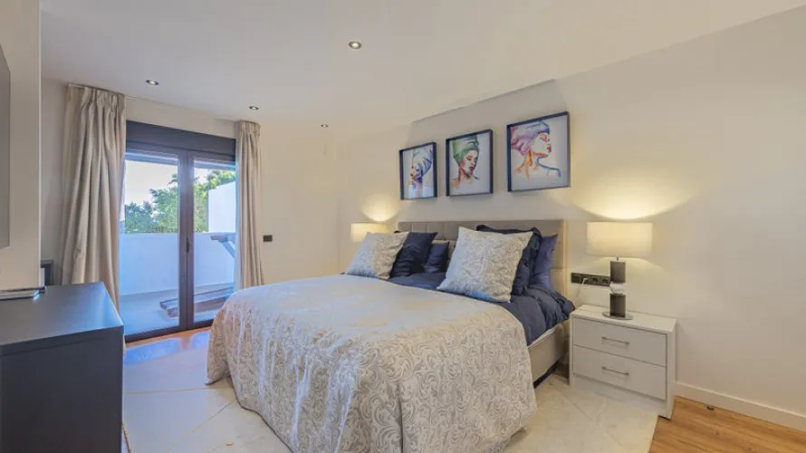 Villa de 5 dormitorios en Marbella, Spain No. 380 № 27