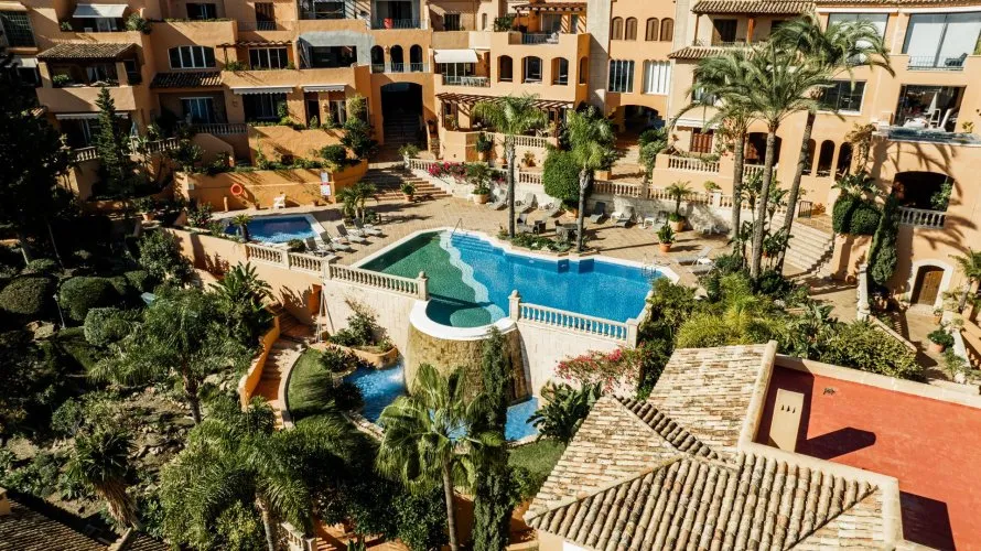 Apartamento de 4 dormitorios en Nueva Andalucía, Spain No. 218 № 19
