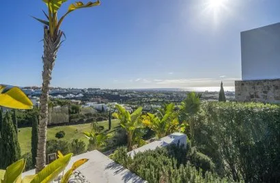 Apartamento de 2 dormitorios en Estepona, Spain No. 508