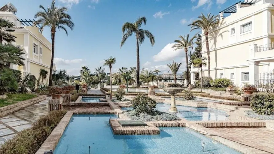 Dúplex de 3 dormitorios en Nueva Andalucía, Spain No. 540 № 27
