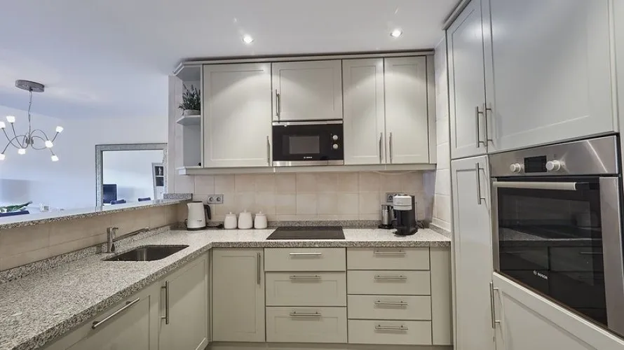 Apartamento de 2 dormitorios en Marbella, Spain No. 549 № 11
