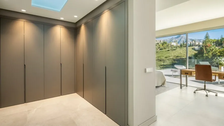 Сasa de 5 dormitorios en Nueva Andalucía, Spain No. 330 № 7
