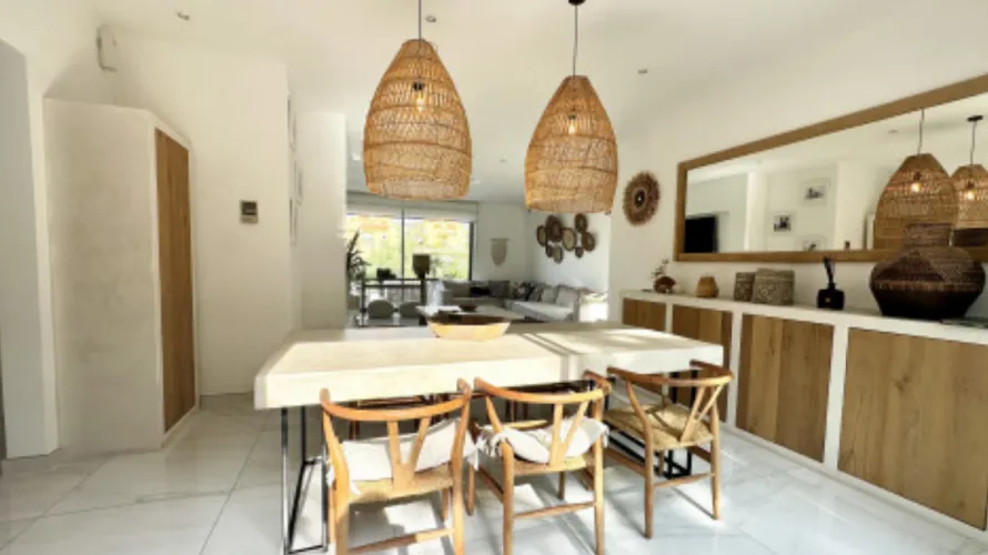Villa de 5 dormitorios en Mijas Costa, Spain No. 339 № 1