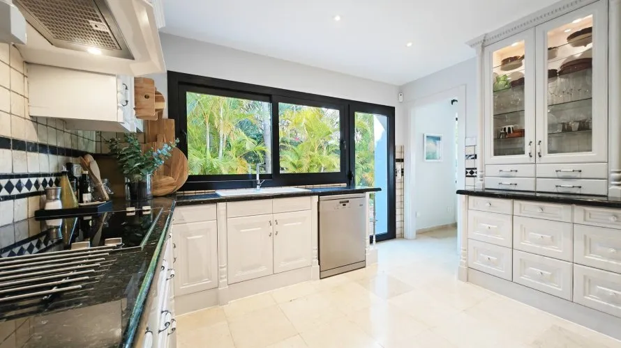 Villa de 4 dormitorios en Marbella, Spain No. 206 № 7
