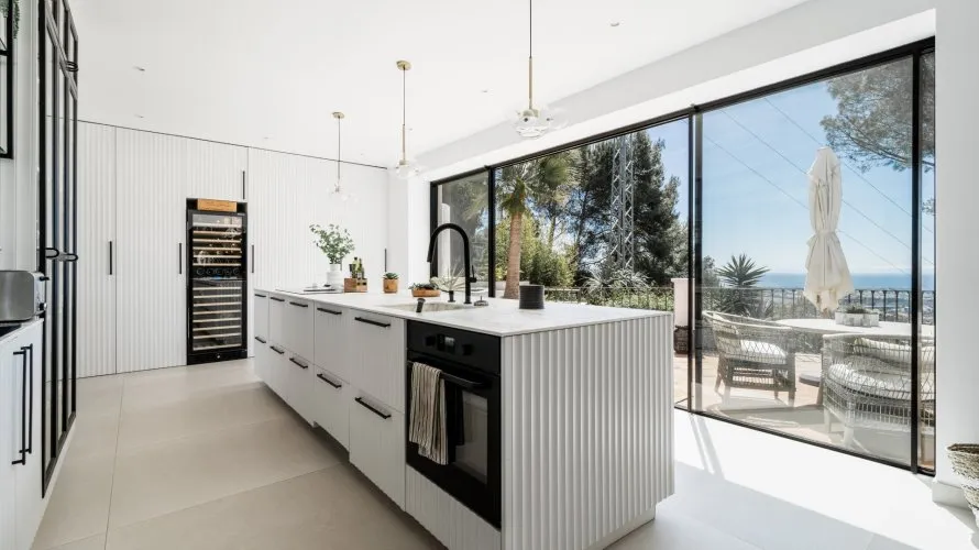 Villa de 4 dormitorios en Cortes (San Pedro De Alcantara), Spain No. 360