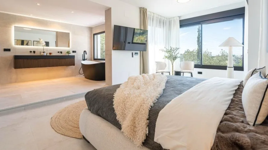 Villa de 6 dormitorios en Marbella, Spain No. 528 № 10