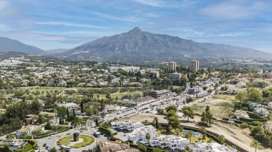 Apartamento de 3 dormitorios en Nueva Andalucía, Spain No. 438 № 2