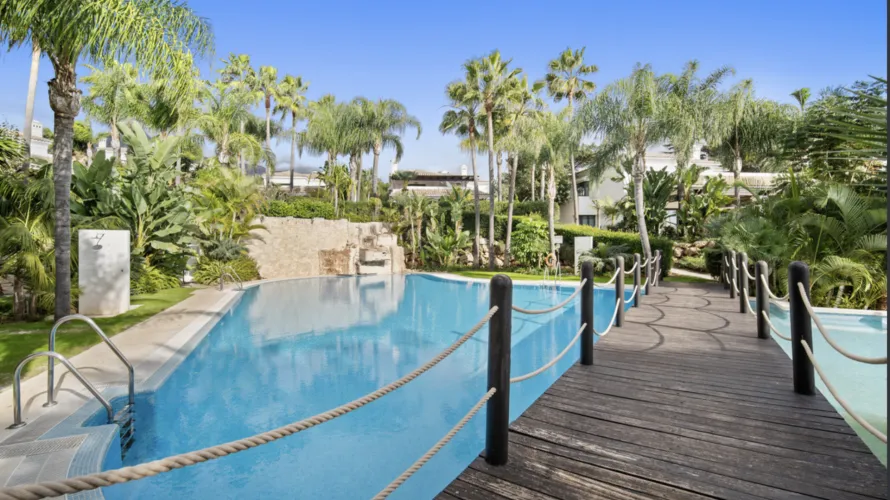 Villa de 6 dormitorios en Marbella, Spain No. 422