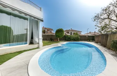 Сasa de 4 dormitorios en Fuengirola, Spain No. 609