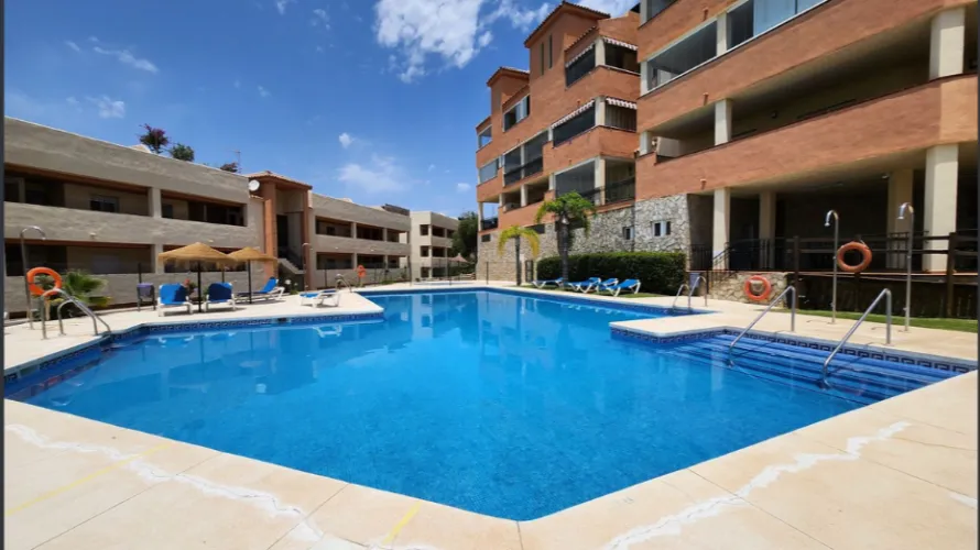 Apartamento de 3 dormitorios en Mijas Costa, Spain No. 569 № 1