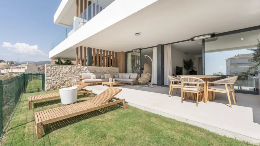 Apartamento de 3 dormitorios en Marbella, Spain No. 426 № 2