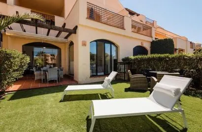 Apartamento de 3 dormitorios en Marbella, Spain No. 606