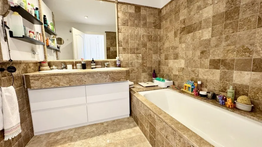 Apartamento de 2 dormitorios en Estepona, Spain No. 412 № 10