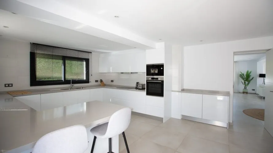 Villa de 4 dormitorios en Marbella, Spain No. 263 № 2