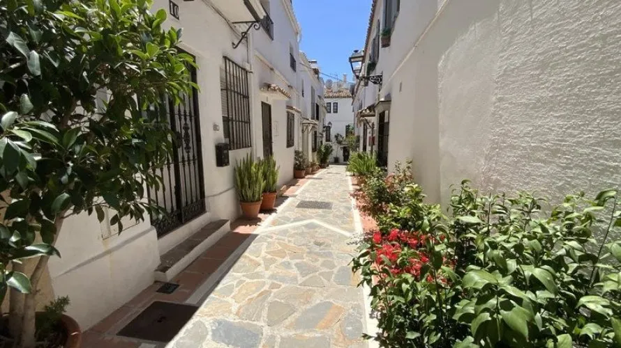 Villa de 5 dormitorios en Marbella, Spain No. 389 № 24