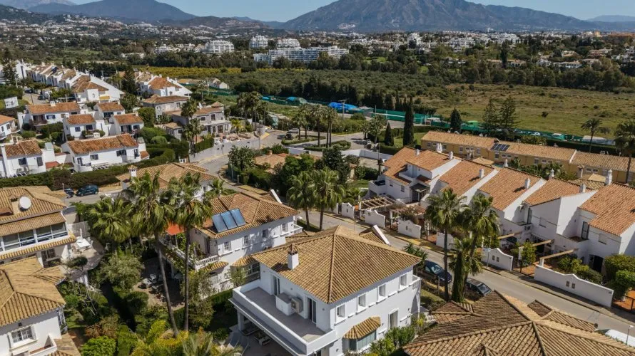 Сasa de 4 dormitorios en Estepona, Spain No. 504 № 20