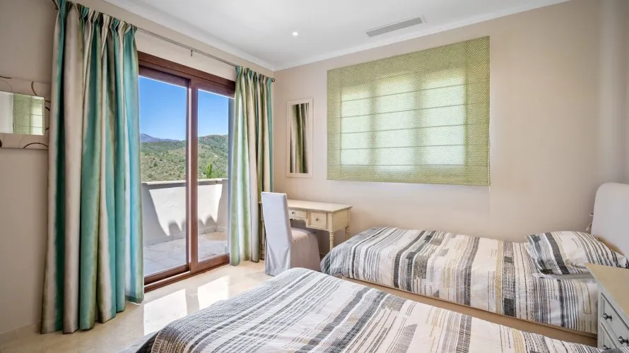 Villa de 6 dormitorios en Benahavís, Spain No. 430 № 20