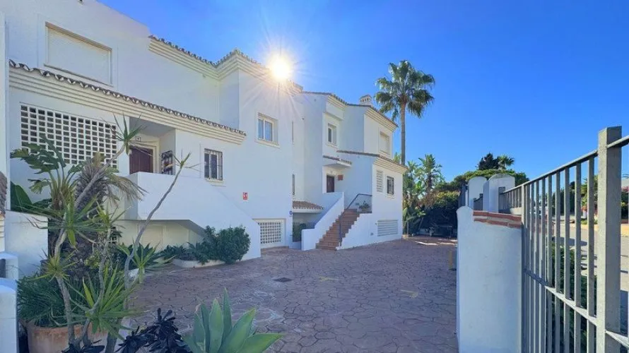 Dúplex de 4 dormitorios en Casares, Spain No. 470 № 2