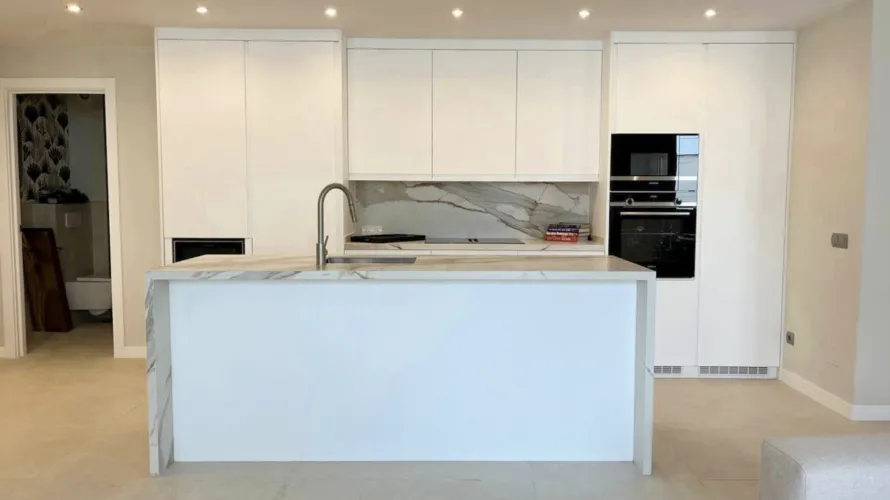 Apartamento de 3 dormitorios en Marbella, Spain No. 496 № 6