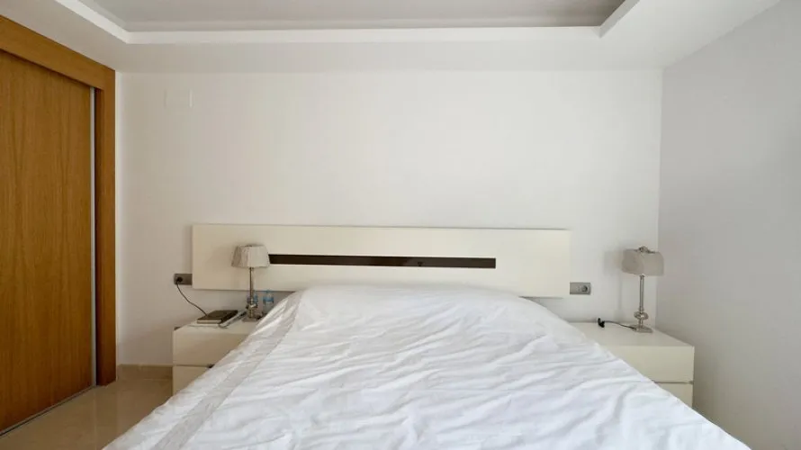 Apartamento de 3 dormitorios en Cortes (San Pedro De Alcantara), Spain No. 232 № 5