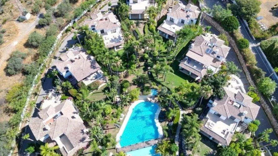 Villa de 5 dormitorios en Marbella, Spain No. 527 № 8