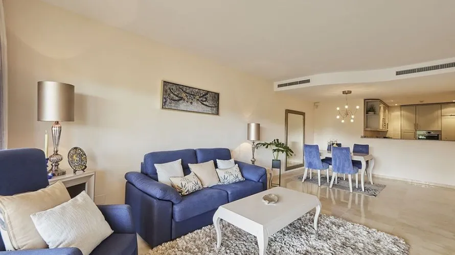 Apartamento de 2 dormitorios en Marbella, Spain No. 549 № 1