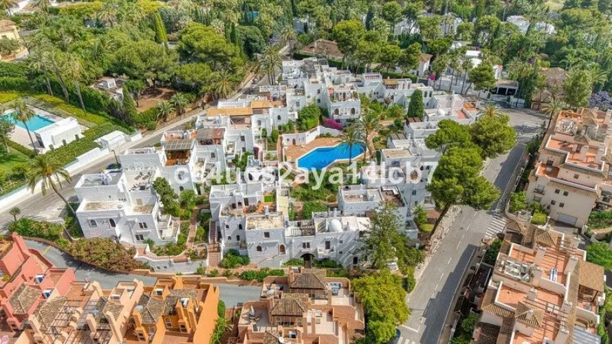 Casa adosada de 3 dormitorios en Nueva Andalucía, Spain No. 558 № 2