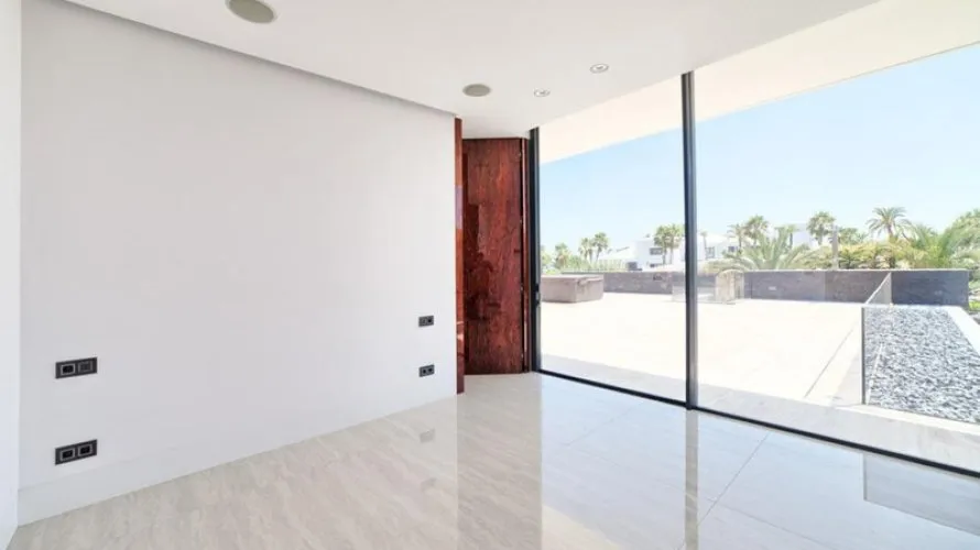 Villa de 6 dormitorios en Nueva Andalucía, Spain No. 248 № 26