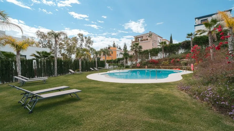 Apartamento de 3 dormitorios en Marbella, Spain No. 150 № 3