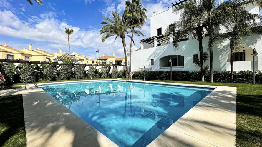 Apartamento de 2 dormitorios en Marbella, Spain No. 590 № 22