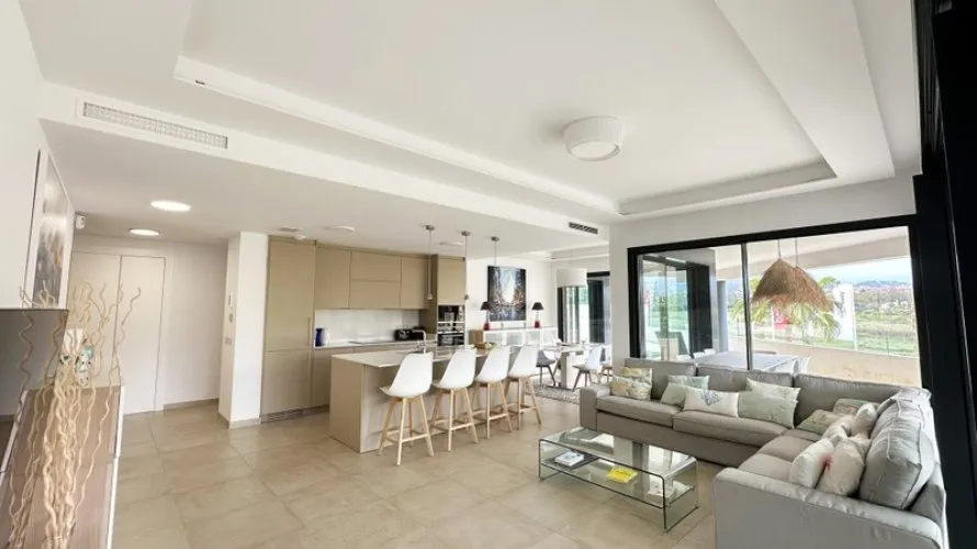 Apartamento de 3 dormitorios en Estepona, Spain No. 536 № 5