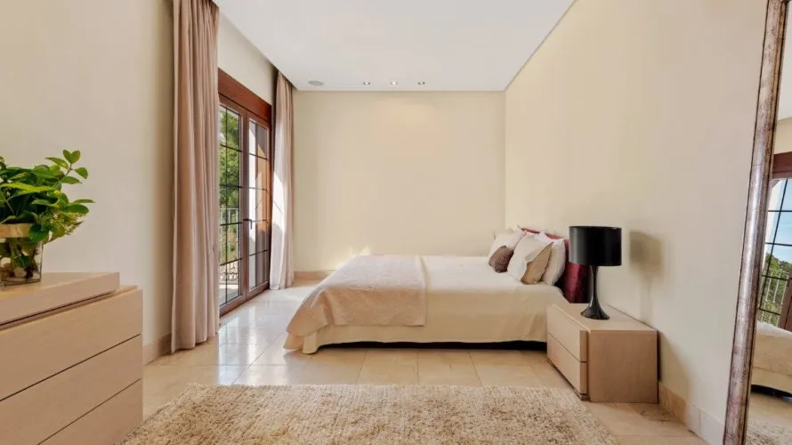 Villa de 5 dormitorios en Benahavís, Spain No. 499 № 20