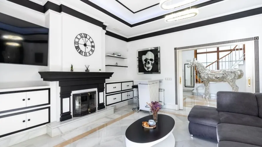 Villa de 5 dormitorios en Marbella, Spain No. 245 № 8