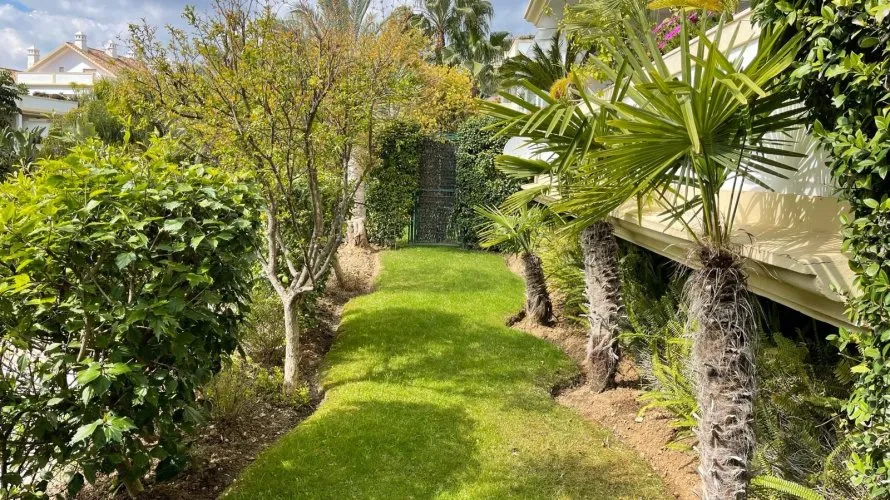 Apartamento de 2 dormitorios en Marbella, Spain No. 228 № 8