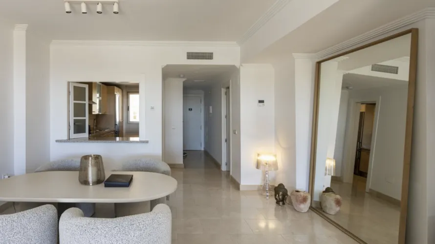 Apartamento de 2 dormitorios en Benahavís, Spain No. 461 № 2