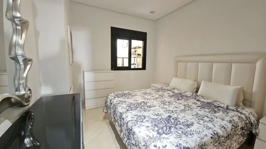 Apartamento de 3 dormitorios en Marbella, Spain No. 606 № 10