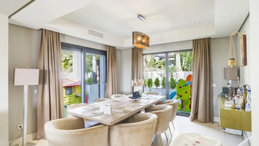 Villa de 5 dormitorios en Marbella, Spain No. 527 № 10