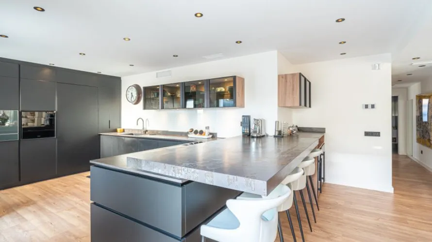 Villa de 5 dormitorios en Marbella, Spain No. 380 № 17