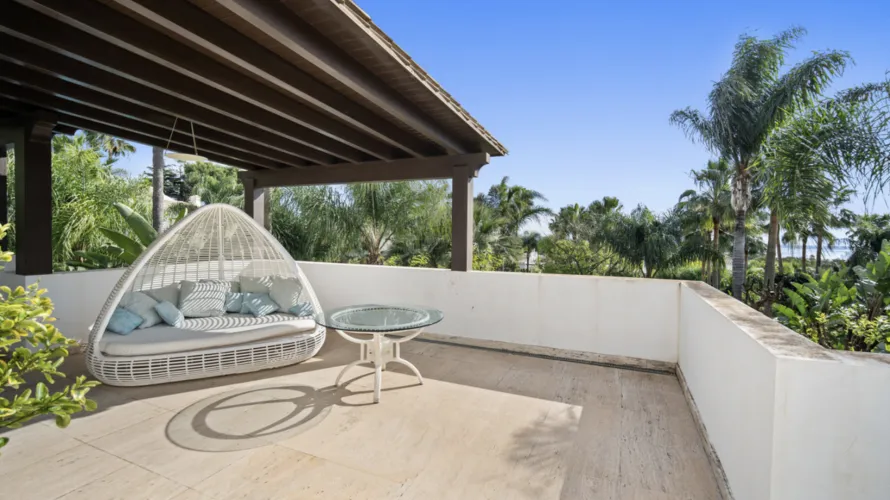 Villa de 6 dormitorios en Marbella, Spain No. 422 № 6