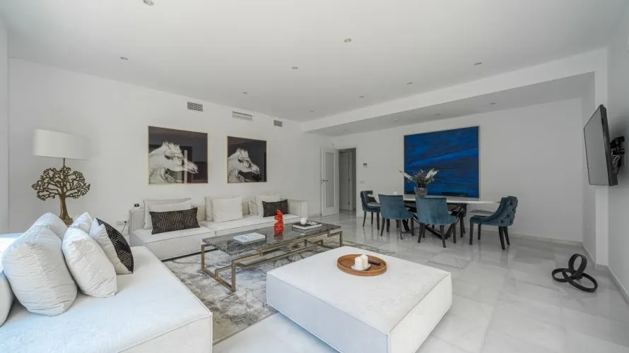 Apartamento de 3 dormitorios en Marbella, Spain No. 150 № 9