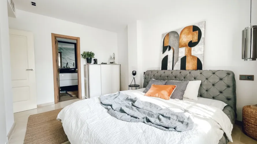 Apartamento de 2 dormitorios en Marbella, Spain No. 590 № 1
