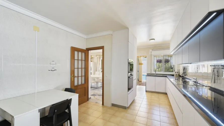 Сasa de 4 dormitorios en Benalmádena, Spain No. 611 № 8