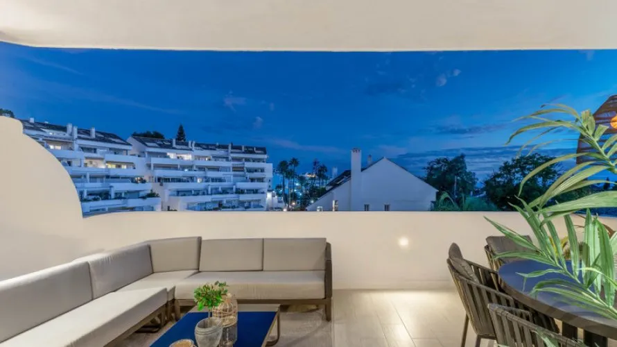 Apartamento de 3 dormitorios en Nueva Andalucía, Spain No. 417 № 2