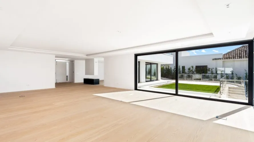 Villa de 4 dormitorios en Marbella, Spain No. 74 № 1